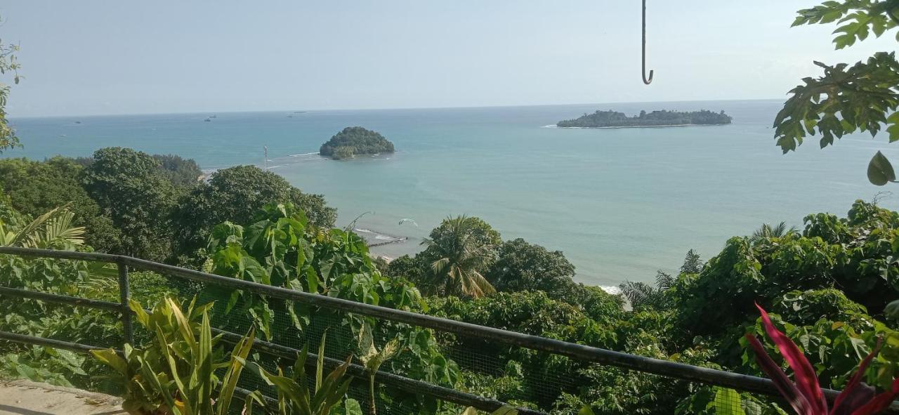 The View Padang, Amazing View, 8 Mins Mentawai Fast Ferry, Cold Beer,Close To Restaurants Exterior photo