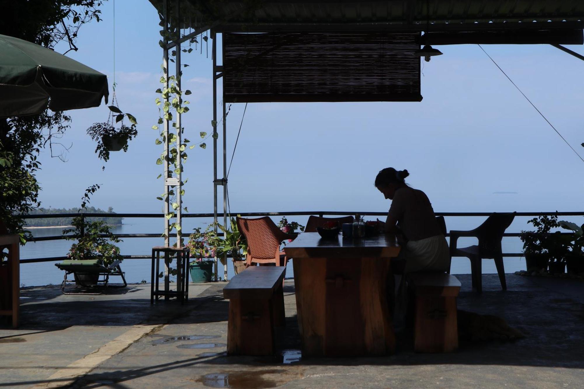The View Padang, Amazing View, 8 Mins Mentawai Fast Ferry, Cold Beer,Close To Restaurants Exterior photo