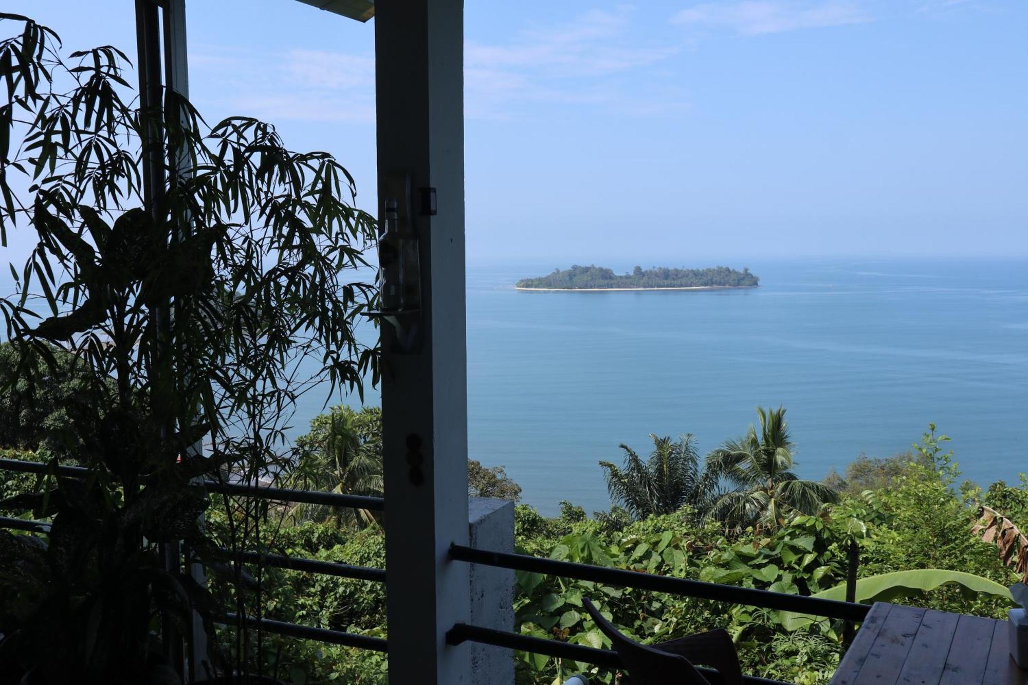 The View Padang, Amazing View, 8 Mins Mentawai Fast Ferry, Cold Beer,Close To Restaurants Exterior photo
