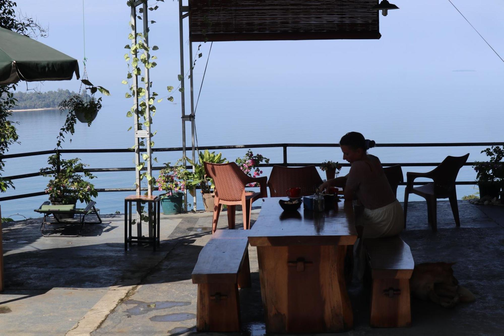 The View Padang, Amazing View, 8 Mins Mentawai Fast Ferry, Cold Beer,Close To Restaurants Exterior photo