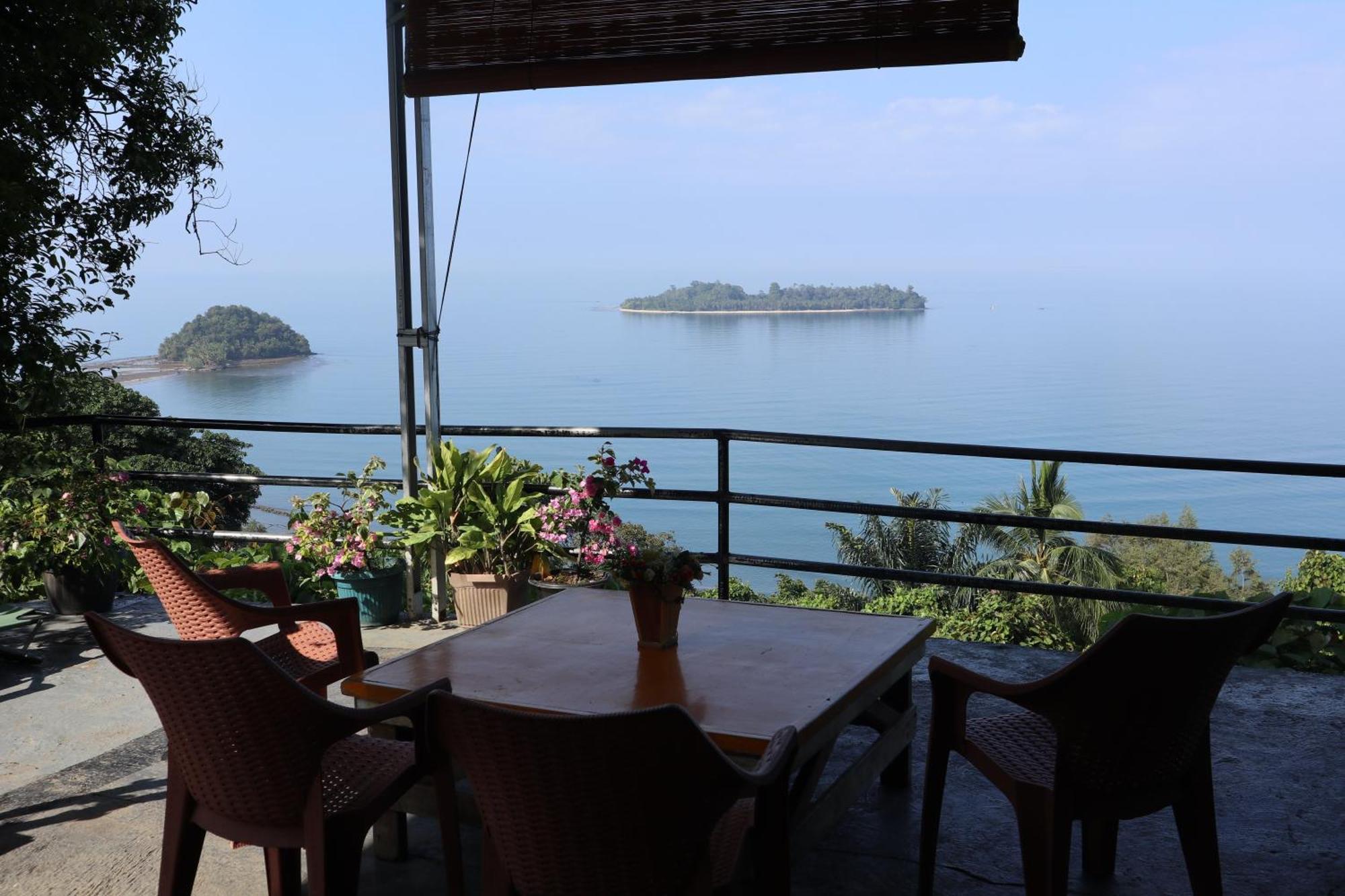 The View Padang, Amazing View, 8 Mins Mentawai Fast Ferry, Cold Beer,Close To Restaurants Exterior photo