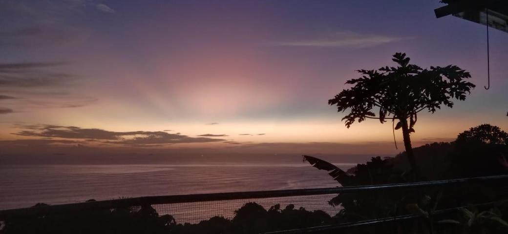 The View Padang, Amazing View, 8 Mins Mentawai Fast Ferry, Cold Beer,Close To Restaurants Padang (Sumatra) Exterior photo
