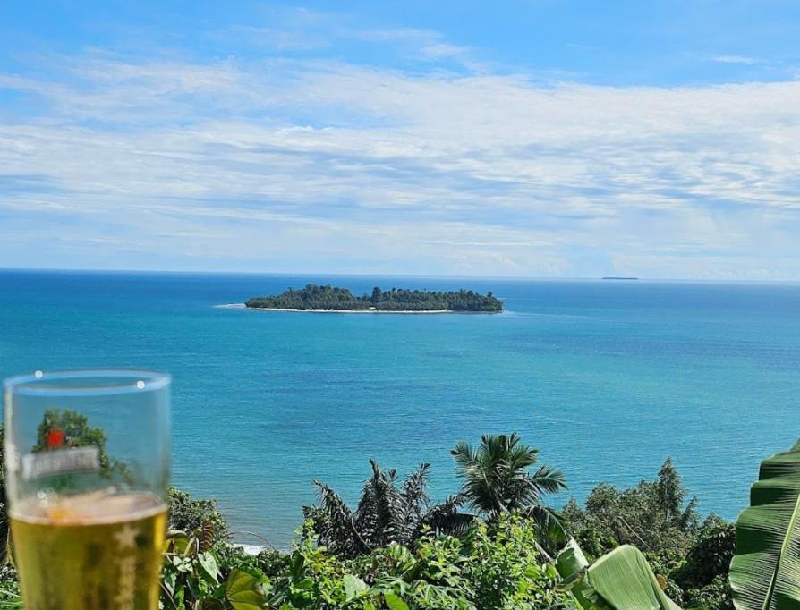 The View Padang, Amazing View, 8 Mins Mentawai Fast Ferry, Cold Beer,Close To Restaurants Exterior photo